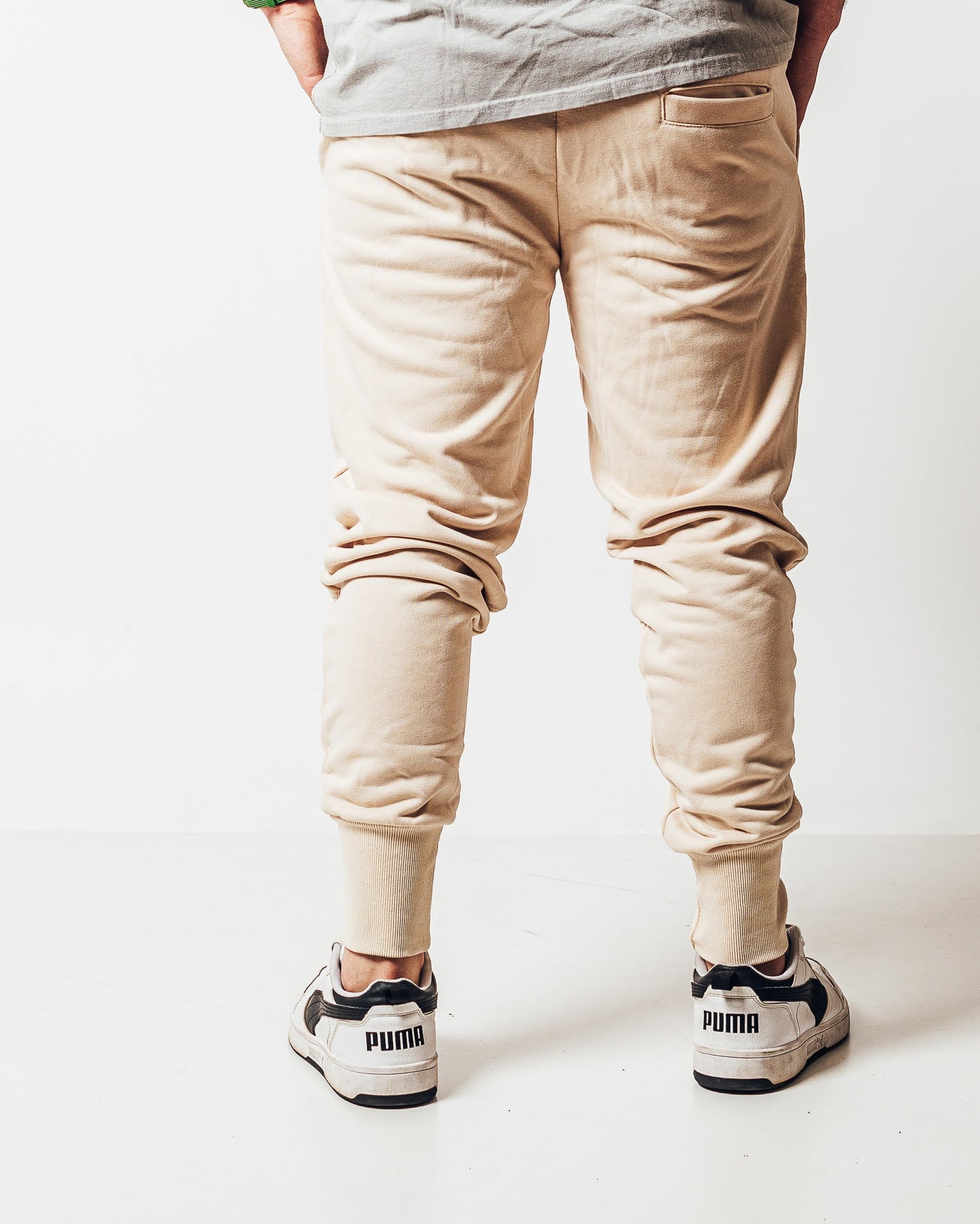 PANTALON DE BUZO POWER CALF JOGGER KHAKI