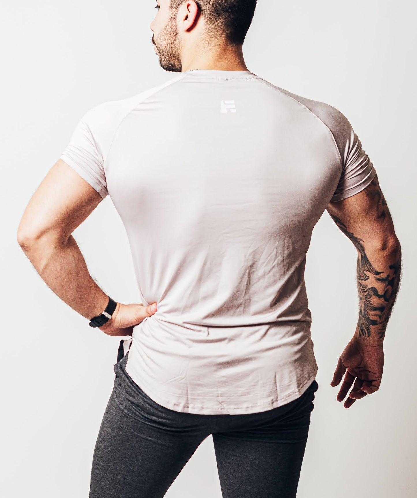 POLERA DRYFIT RADICAL GRIS PERLA