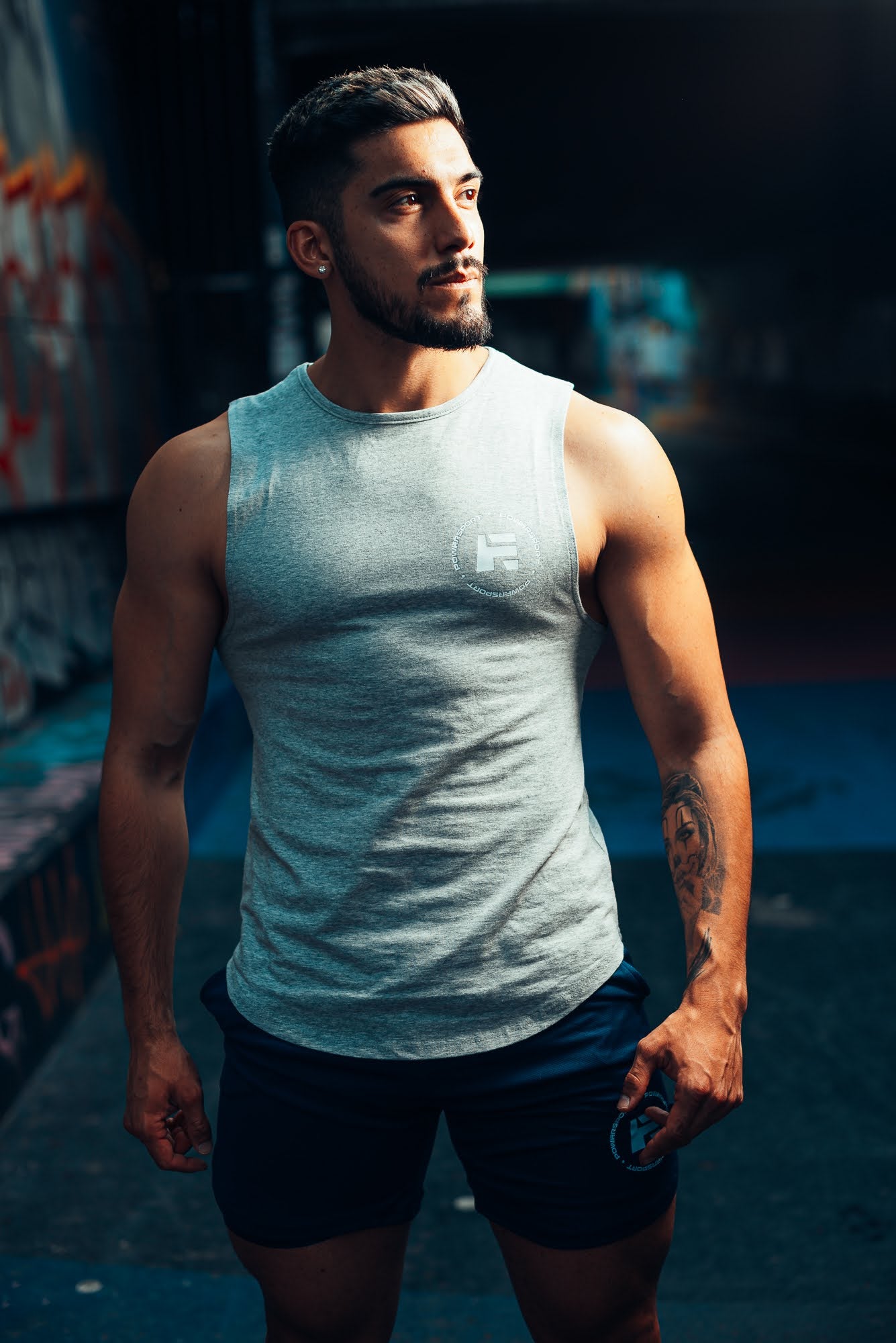 POLERA SIN MANGA TANK GYM REVERSO GRIS CLARO